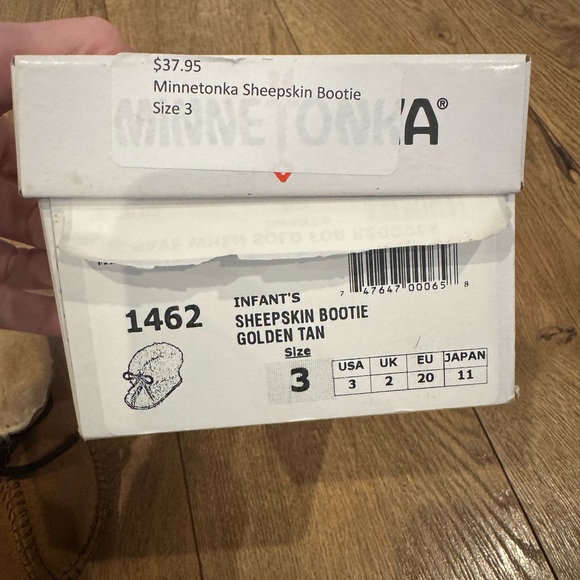 Minnetonka Infant Sheepskin Booties - Tan - Picture 3 of 4